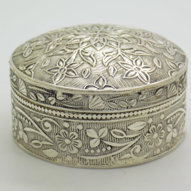 1980s Vintage Italian Round Silver 800 Pill Trinket Snuff Box, 1980s For Sale - Image 5 of 13