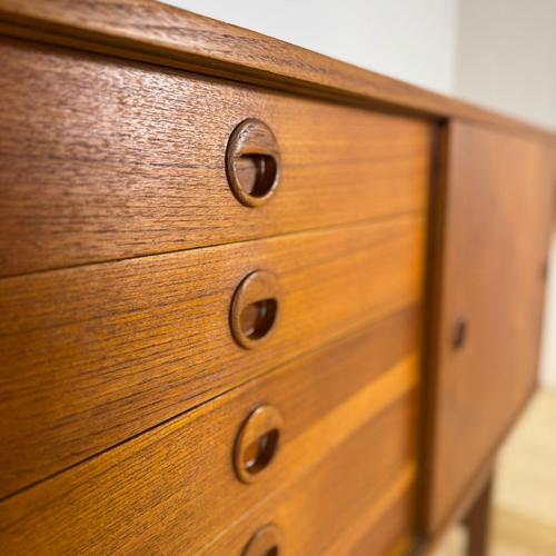 Teak Sideboard – Yngve Ekstrom for Dux (1960s) This magnificent credenza/sideboard is a top-tier Swedish design piece,...