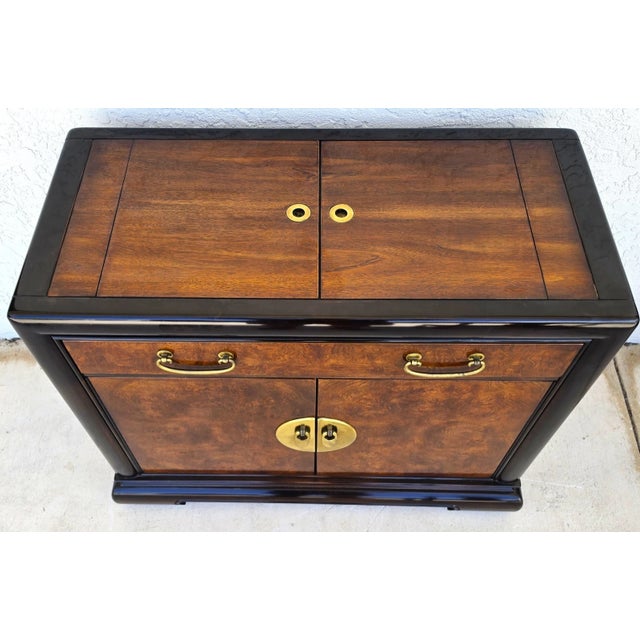 1970s Vintage Bernhardt Chinese Style Rolling Dry Bar Cabinet Buffet Sideboard For Sale - Image 5 of 17