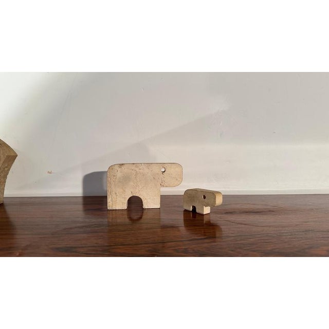 Mid-Century set of 2 animale sculptures, bookends in travertine marble designed by Fratelli Manelli, Made in Italy, 1970s....