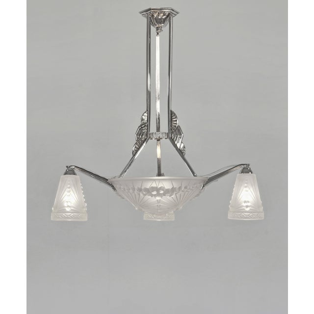 Hettier & Vincent A wonderful French art deco chandelier by Hettier & Vincent in nickel plated bronze made around 1930....