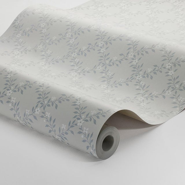 A lovely floral lattice with endless charm, Sommarslöja in sage was originally hand-painted in the 1950s. Featuring dainty...