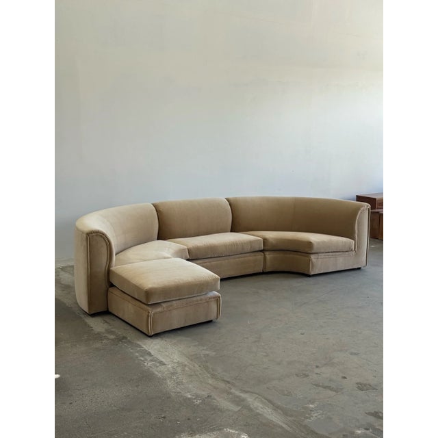 W138.25 D513 H31 SW114 SD23 SH17 (D38 w/o curve) Ottoman W30 D30 H18 Curved W66 D38 H31 Straight W38 D38 H31 This model is...
