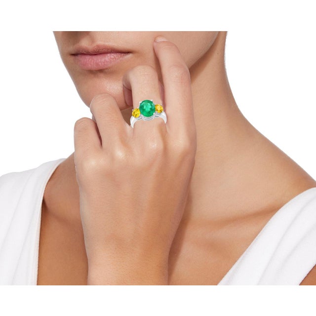 3 Carat Oval Cut Colombian Emerald and Yellow Sapphire 18 Karat Gold Ring For Sale - Image 4 of 18
