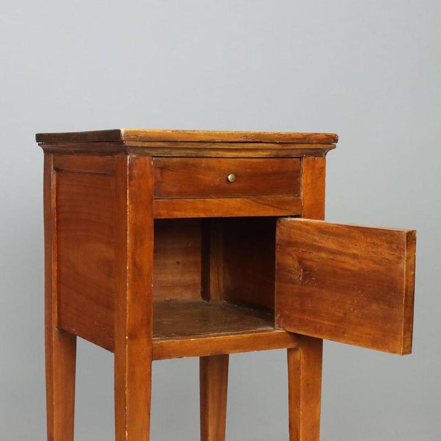 Italian Directoire Nightstand in Walnut, 1800s For Sale - Image 4 of 10