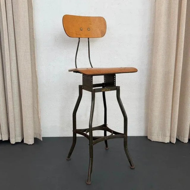 This industrial, adjustable stool by Toledo Metal Furniture Co., manufactured in the 1940s, features the signature Toledo...