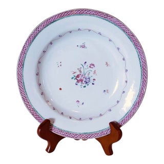 Chinese Export Famille Rose Porcelain Dish With a Scale Pattern Rim For Sale