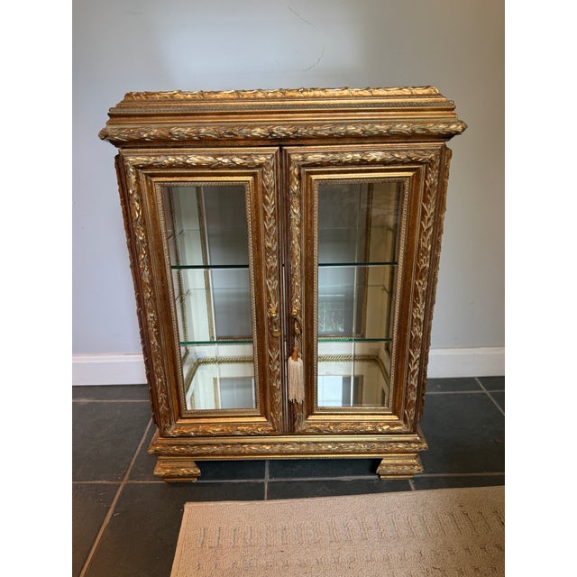 1960s Exquisite Gold Gilt Display Cabinet With Mirrored Interiors For Sale In Boston - Image 6 of 11
