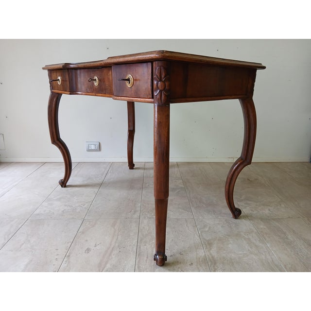 Antique Desk in Walnut, 1800s For Sale - Image 3 of 18