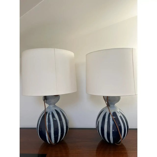 Contemporary Pair of Aerin Gannet Table Lamps in Drizzled Cobalt For Sale - Image 3 of 4