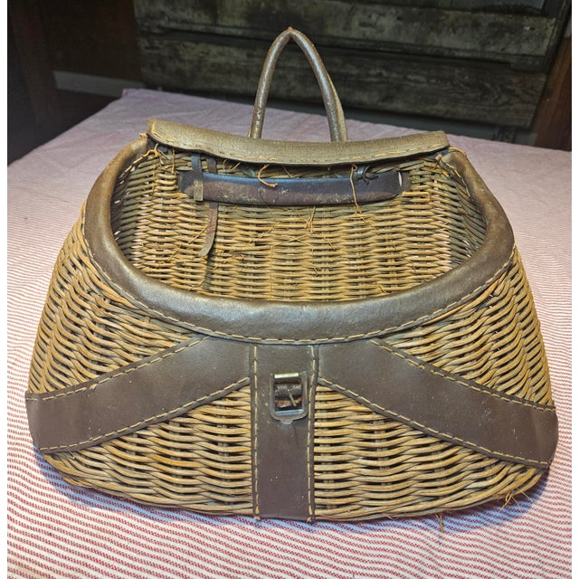 Early 20th Century Blue Ridge Mountains Hand-Stitched Fishing Creel For Sale - Image 4 of 10