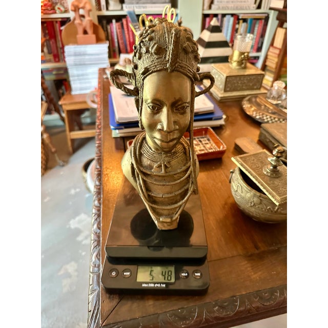 1914 Benin Oba and His Queen Cast Bronzes, Nigeria West Africa Bust Pair For Sale - Image 11 of 11