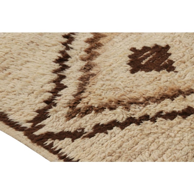 Vintage Moroccan Rug, Beige With Brown Diamond Patterns - Rug & Kilim For Sale In New York - Image 6 of 7