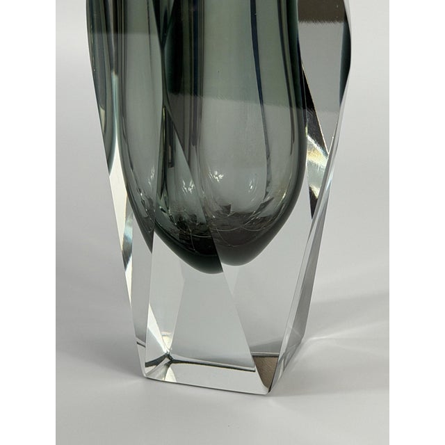 Mid-Century Modern Large Murano Sommerso Faceted Smoke Grey Glass Vase from Mandruzzato, Italy, 1970s For Sale - Image 3 of 12