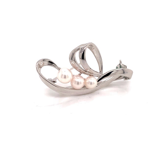1990s Mikimoto Estate Akoya Pearl Brooch Pin Sterling Silver 6mm 4.89 gr For Sale - Image 4 of 7