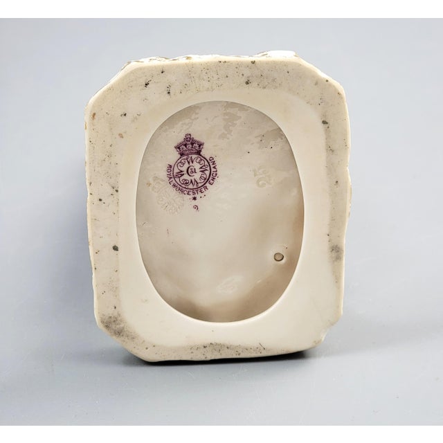 Ceramic Porcelain Figure of Bonneted Woman from Royal Worcester, 1920 For Sale - Image 7 of 10