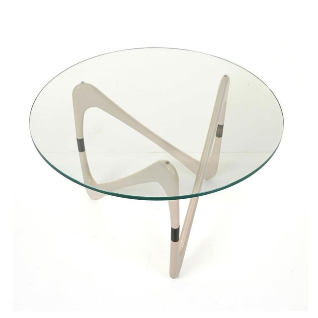 1950s Coffee Table in White Lacquered Wood and Brass with Round Glass Top, 1950s For Sale - Image 5 of 16