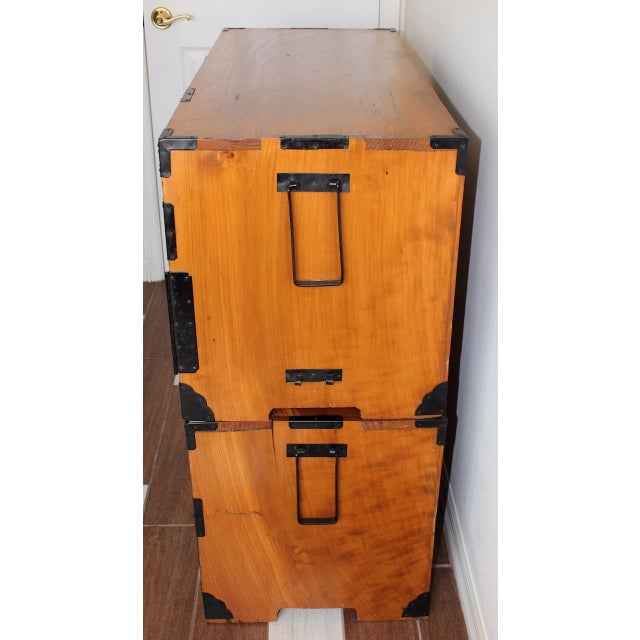Antique Japanese Matsumoto Tansu Chest on Chest - Meiji Period Keyaki Wood | Rare Kasane Tansu For Sale - Image 4 of 14