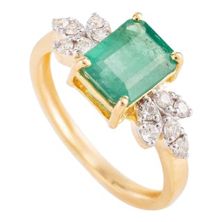 Modern Emerald Ring Size 7 For Sale