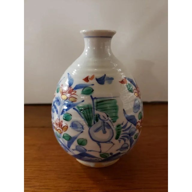 This is an Early 20th Century Japanese Kakiemon Porcelain Floral Motifs Bulbous Vase. It measures 5" high and 3 1/2“ in...
