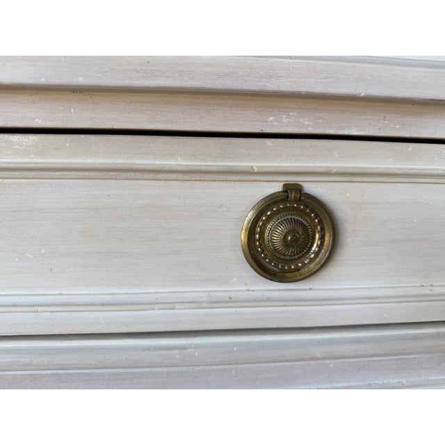 Vintage John Widdicomb Neoclassical Style 8-Drawer Dresser With Brass Handles For Sale - Image 15 of 18