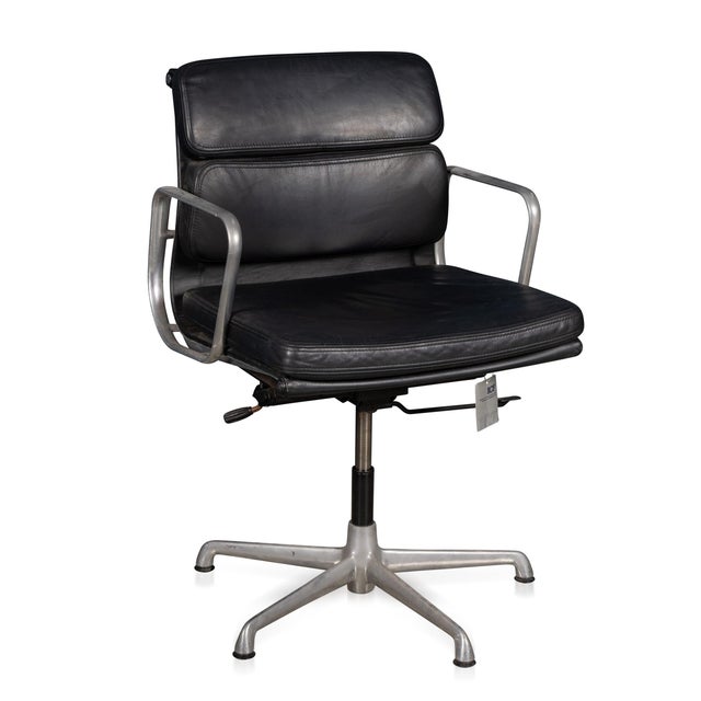 Vintage EA217 Chair in Black Leather by Charles & Ray Eames for ICF, 1969 For Sale - Image 17 of 17