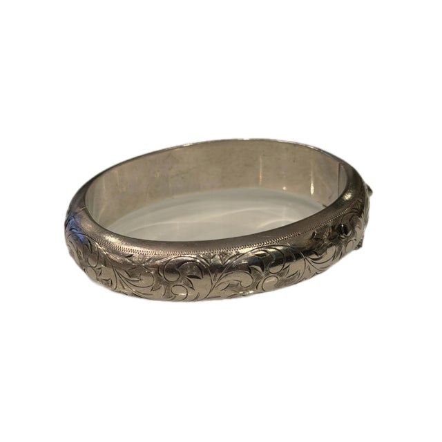 Art Nouveau Vintage Art Nouveau Style Hinged Bangle Bracelet in Sterling Silver For Sale - Image 3 of 12