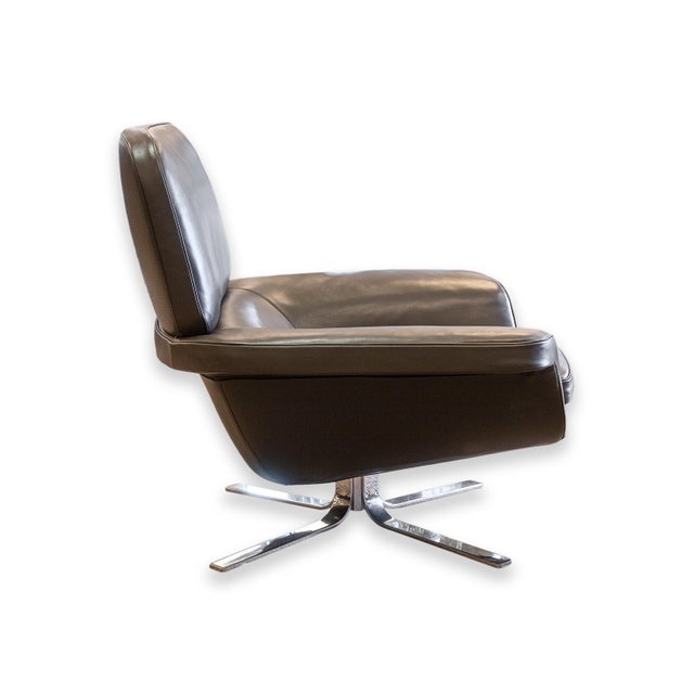 Modern Pair of Minotti X Rodolfo Dordoni Blake Soft Armchairs With Davis Round Ottoman For Sale - Image 3 of 7