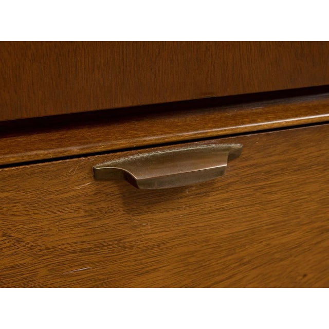 Vintage Basset Mid-Century Modern Walnut Nine-Drawer Dresser With Inlay For Sale - Image 10 of 12