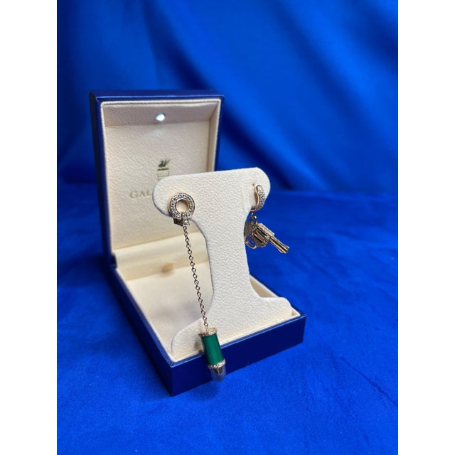 Diamond Green Malachite Pave Bullet 18 Karat Rose Gold Circle Drop Chain Earrings , A Pair For Sale In Washington DC - Image 6 of 13