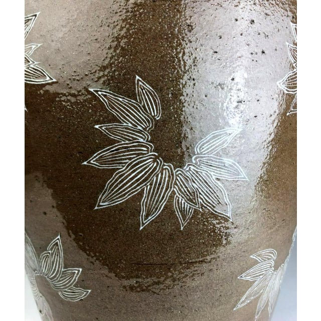 1910s Rare Large Vase with White Slip Inlay Makuzu Kozan Meiji Period For Sale - Image 5 of 8