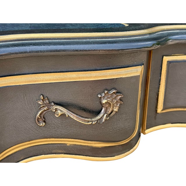 Vintage Drexel Heritage Et Cetera Louis XV French Provincial Black Lacquer Writing Desk With Tooled Leather Top | Bureau Plat Executive Desk For Sale - Image 6 of 10