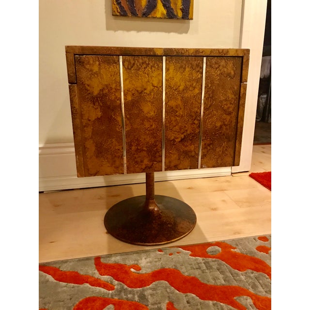 This mid-century folding bar is the ultimate in sophisticated décor. Designed by Paul Evans for Lane Furniture, this...