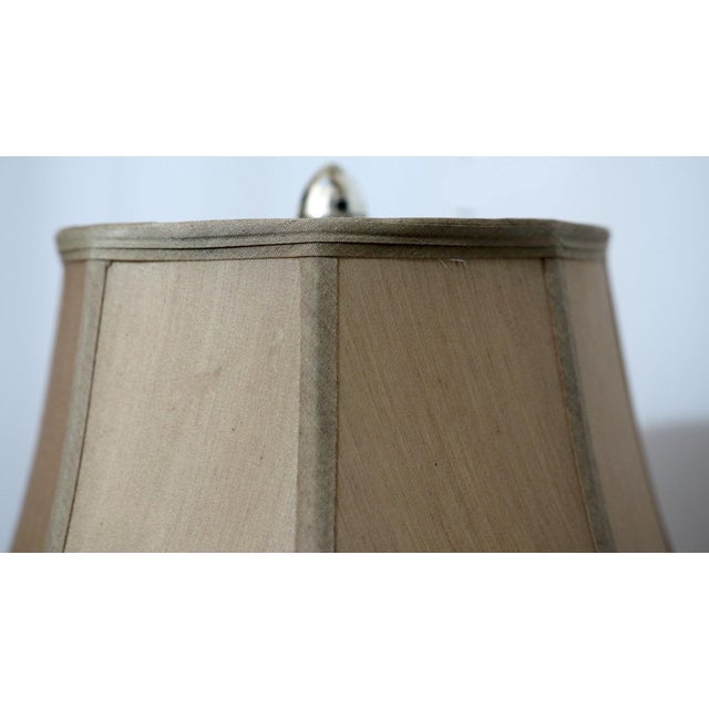 Mid-Century Hollywood Regency Chinoiserie Brass Table Lamp With Greek Key Handles For Sale In Los Angeles - Image 6 of 11