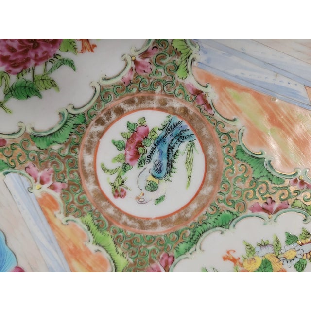 Early 19th Century Antique Early 19th Century Chinese Rose Medallion Charger For Sale - Image 5 of 11
