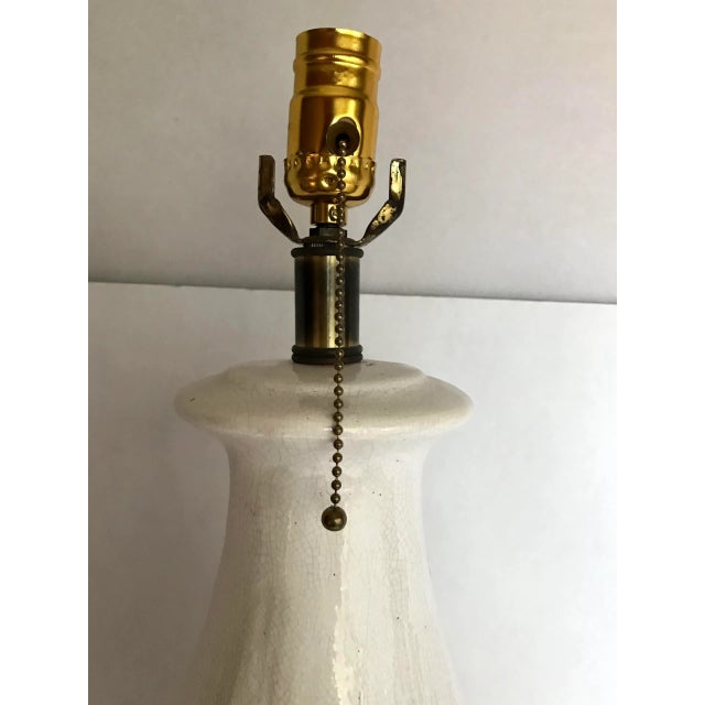 Mid-Century Modern Mid-Century Organic Modern White Ceramic Pottery Crackle Glaze Lamp For Sale - Image 3 of 7