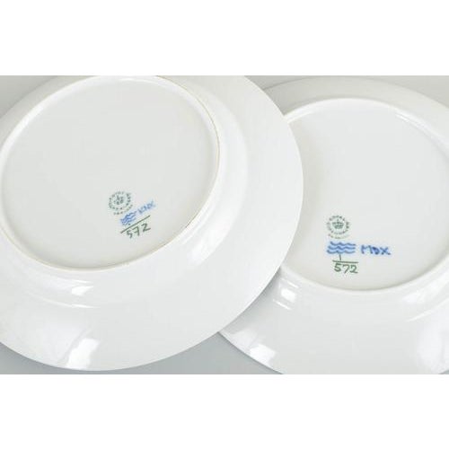 Porcelain Plates with Blue Fluted Half Lace Pattern from Royal Copenhagen, 1960s, Set of 2 For Sale - Image 4 of 5