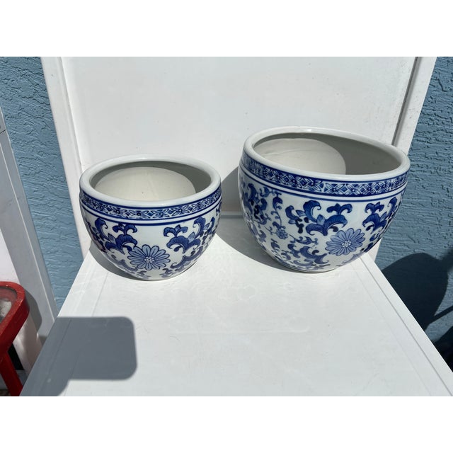 Modern Vintage Floral Blue & White Planters, 2 Pieces For Sale - Image 3 of 5