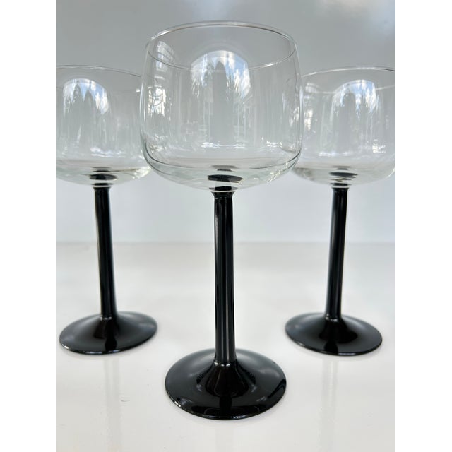 Elegant, black stem wine glasses, crafted in France. Domino Signature Black collection by Cristal D'Arques-Durand.