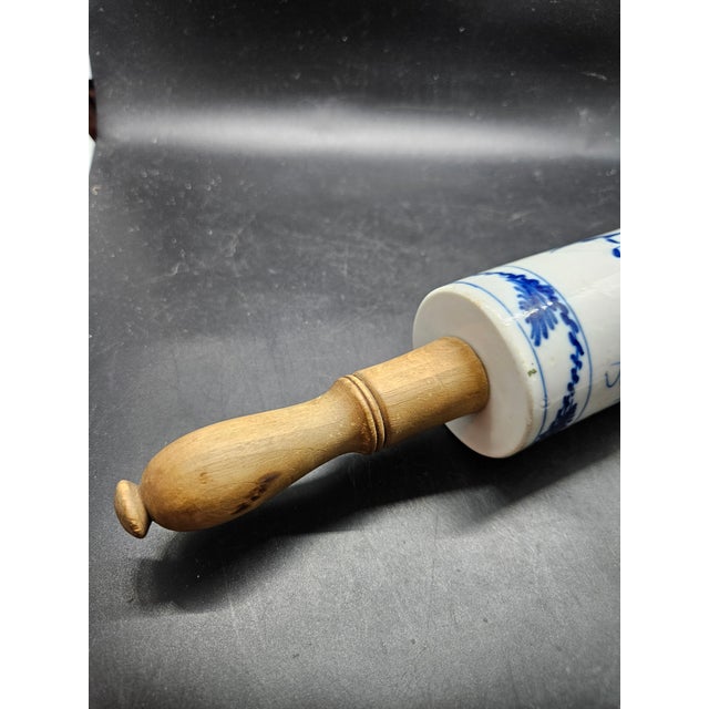 1950s Antique Meissen Germany Blue Onion Vine Rolling Pin 15" Porcelain Wood Handle For Sale - Image 5 of 5