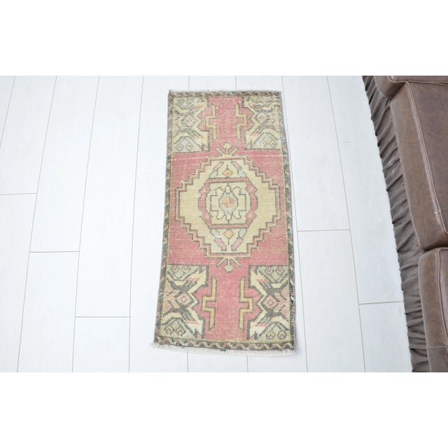 1960s Handmade Pale Oushak Faded Wool Small Rug For Sale In Phoenix - Image 6 of 6