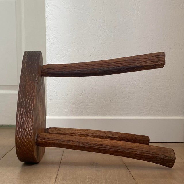 Solid wood tripod stool with a triangular seat. A vintage piece with a brutalist design, ideal for enhancing your...