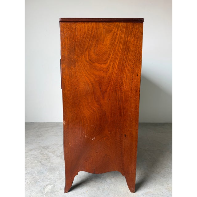 19th Century English Mahogany Bowfront Chest of Drawers For Sale In Miami - Image 6 of 13