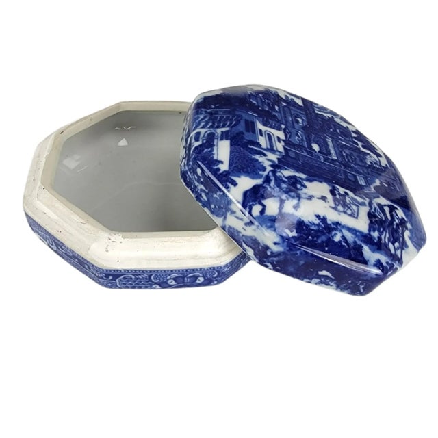 Vintage Flow Blue Porcelain Octagonal Trinket Box in Staffordshire Tradition For Sale - Image 4 of 10