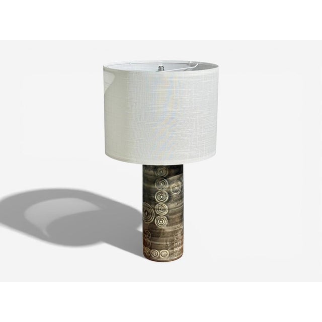 Olle Alberius, Danish Mid-Century Modern, Table Lamp, Grey Stoneware, Sweden, 1970s A tall stoneware table lamp designed...