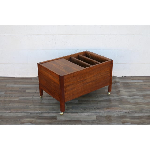 Mid-Century Modern Walnut Coffee Table With Leather Magazine Holder & Brass Casters, C. 1960s For Sale - Image 10 of 18