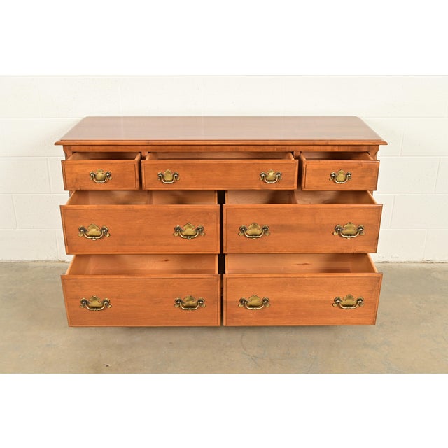 1970s Ethan Allen American Colonial Solid Maple Seven-Drawer Dresser, Circa 1970s For Sale - Image 5 of 12