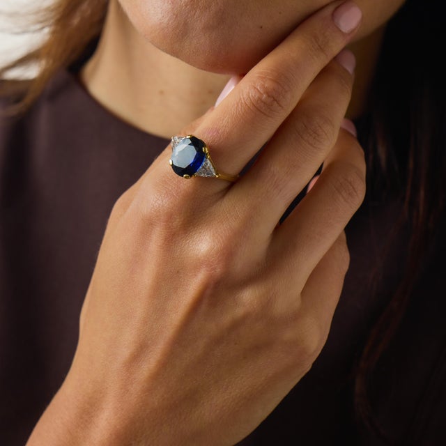 Mid 20th Century Vintage Gia 6.09 Carat No Heat Sapphire Diamond 18k Yellow Gold Ring, Size 9 For Sale - Image 5 of 6