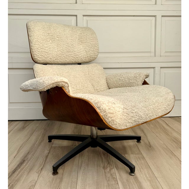 Vintage Northfield Eames-Style Lounge Chair & Ottoman in Walnut & Ivory Bouclé For Sale - Image 10 of 16