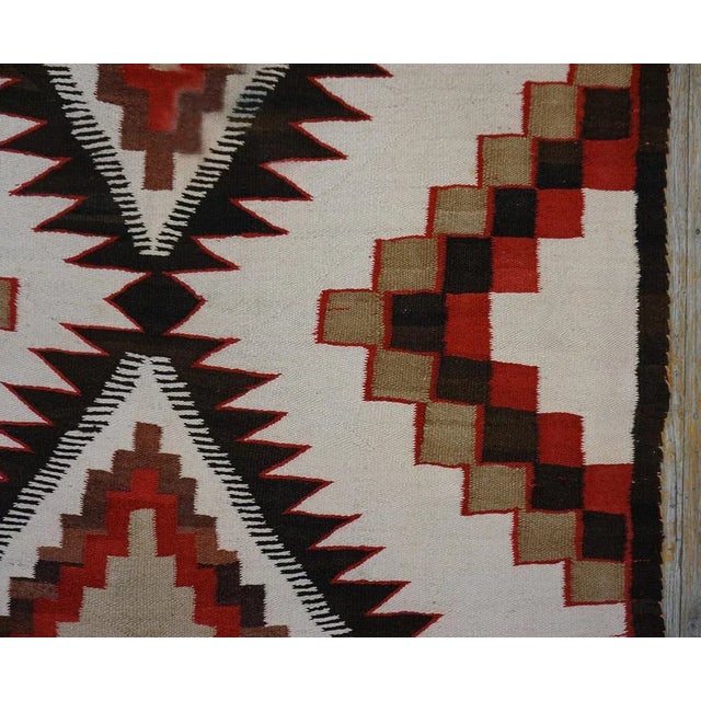 1930s White Zig Zag Antique American Native Navajo Carpet 3'4" X 5'2" Handwoven Wool Rug For Sale - Image 9 of 9
